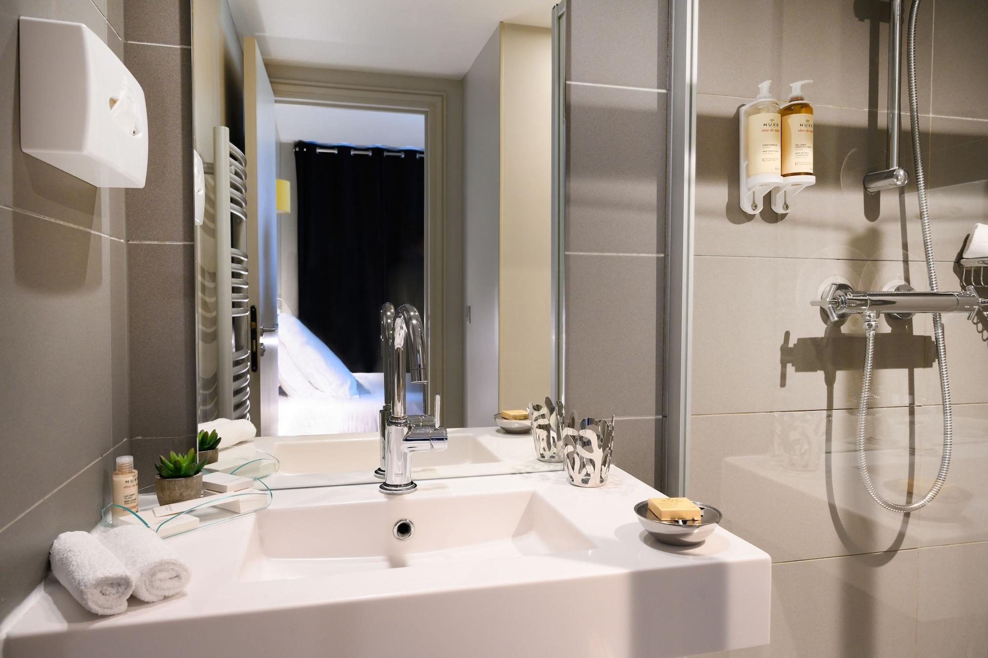 Suites&hôtel Helzear Champs-elysées Hotel 4*