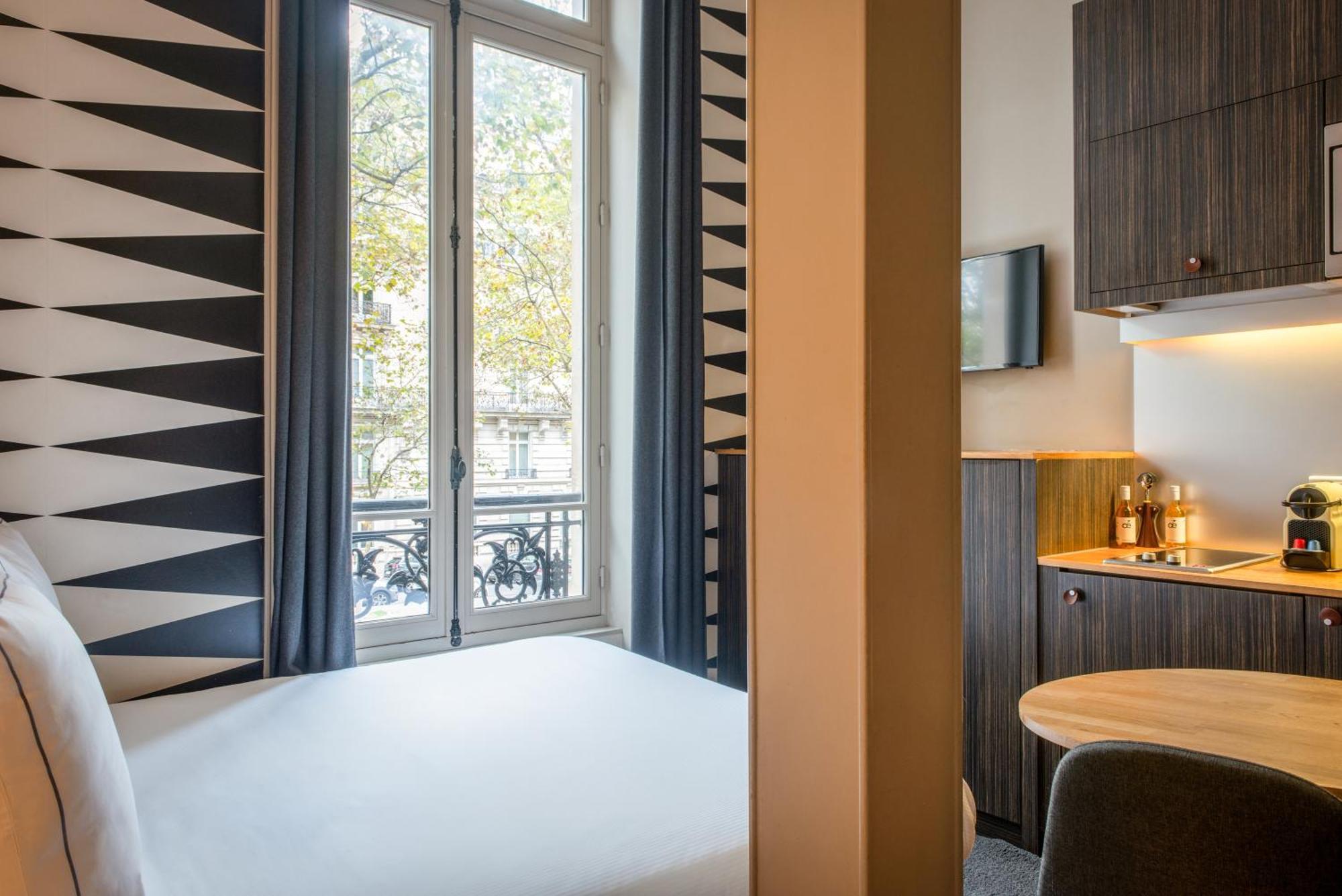 Suites&hôtel Helzear Champs-elysées 4*